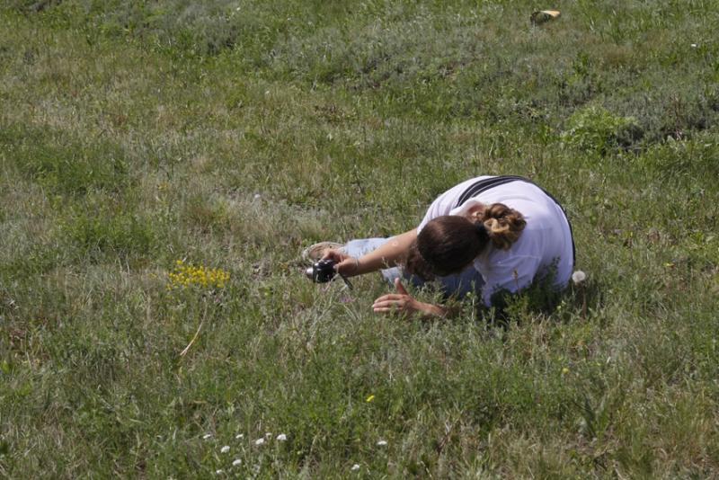 —	Доктор, мой муж часто разговаривает сам с собой.
—	Успокойтесь,...