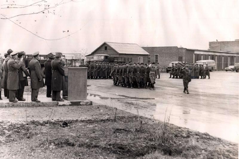 Парад на открытии памятника военным водителям 1978 год. Парад на открытии памятника военным водителям 1978 год.