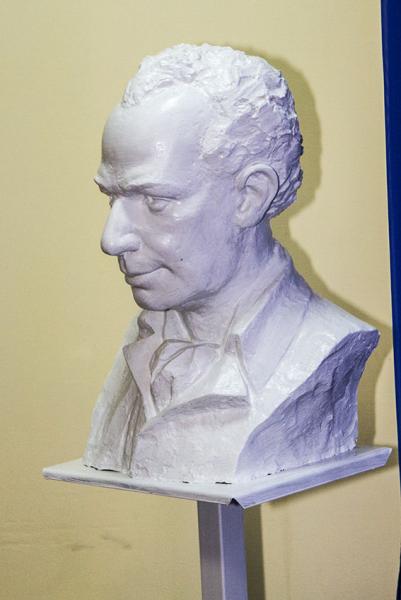 Бюст Л. Кассиля автор скульптуры К. А. Матвеева.