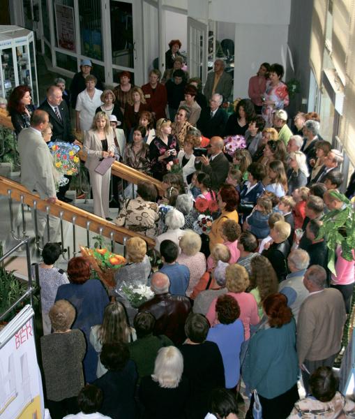 На открытие персональной выставки в краеведческом музее...