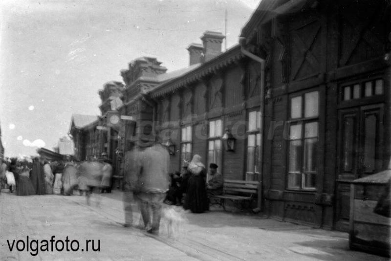 В ожидания поезда станция Покровск. Фото из архива краеведческого...