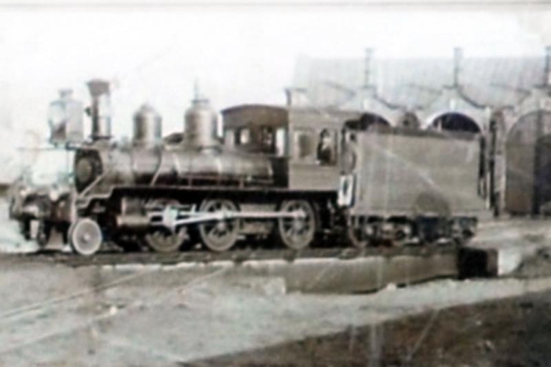 Паровоз на Покровской станции фото 1899 год.
