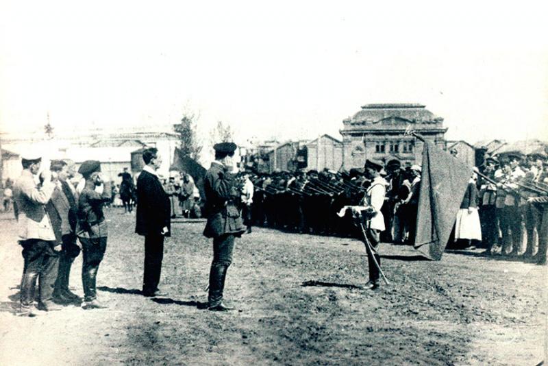Площадь Свободы первомайская демонстрация. Фото ЭКМ 1920...