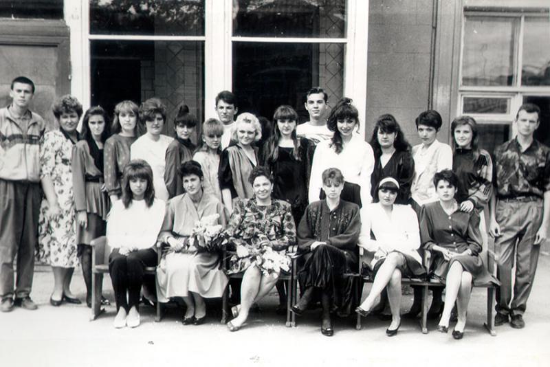 Около входа в техникум. Фото 1990 год. Около входа в техникум. Фото 1990 год.