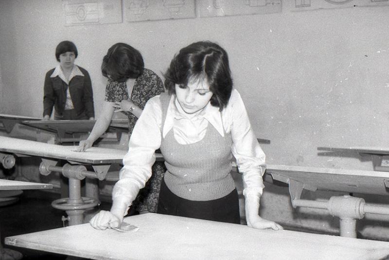 В кабинете черчения.