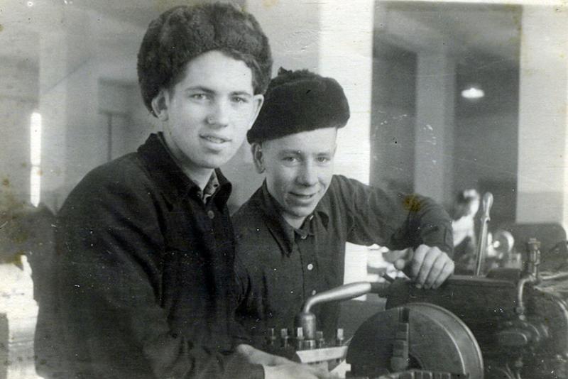 Олег Дмитрюк и Виктор Костромин на практике в 1951 году. Фото...
