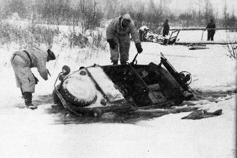 Легкий вездеход Schwimmwagen в зимних условиях Восточного фронта.