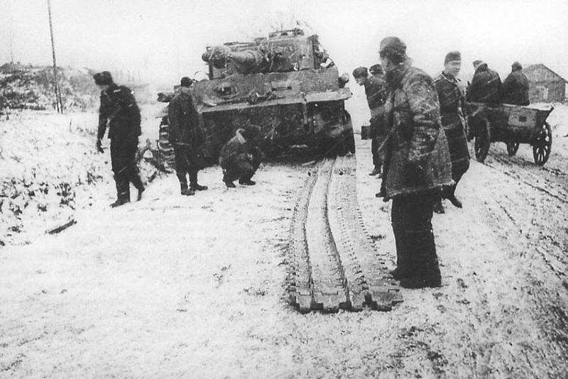 Потеря гусиницы у танка Т-6 "Тигр".