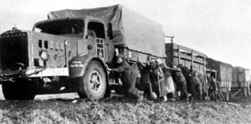Застрявший Mercedes Benz L6500 на восточном фронте.
