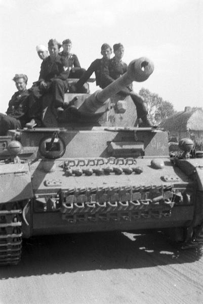 Pz.Kpfw.IV-Ausf.-G 6-я танковая дивизия 3-го танкового корпуса группы...