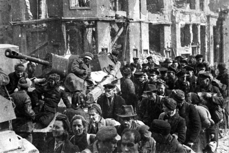 Советские самоходки СУ-76м. Германия 1945 год.
