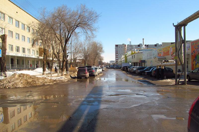 Вот упомянул я телеги, возы, лошадей. В ту пору в городе было...