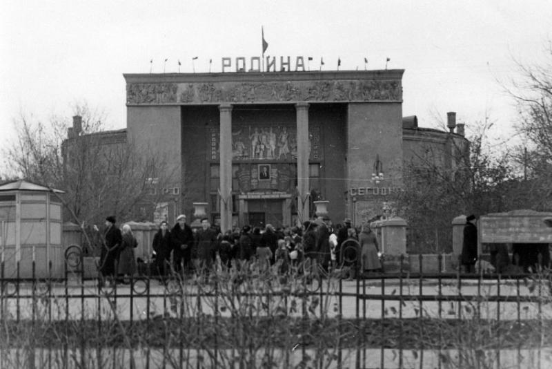 XXV

Радостью великой для всех – и детей, и взрослых  – был...