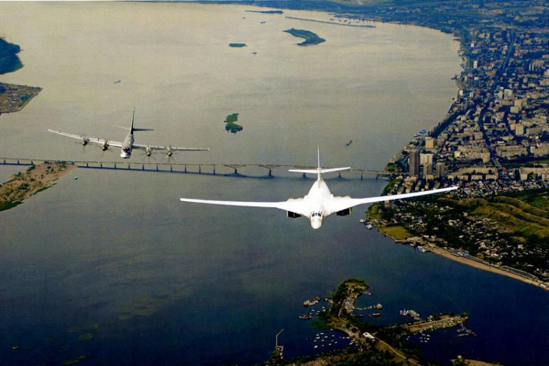 Ракетоносец Ту-160 и Ту-95мс Саратов 2004- год.