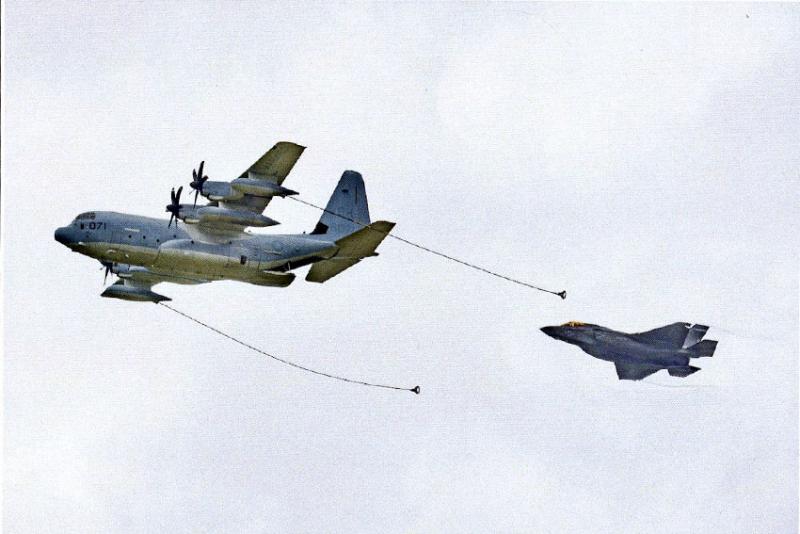 Имитация заправки С-130 и-F 35 Фэрфорд (авиабаза) 2007 год.