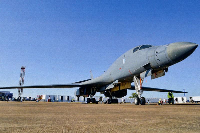 Американский бомбардировщик В-1.