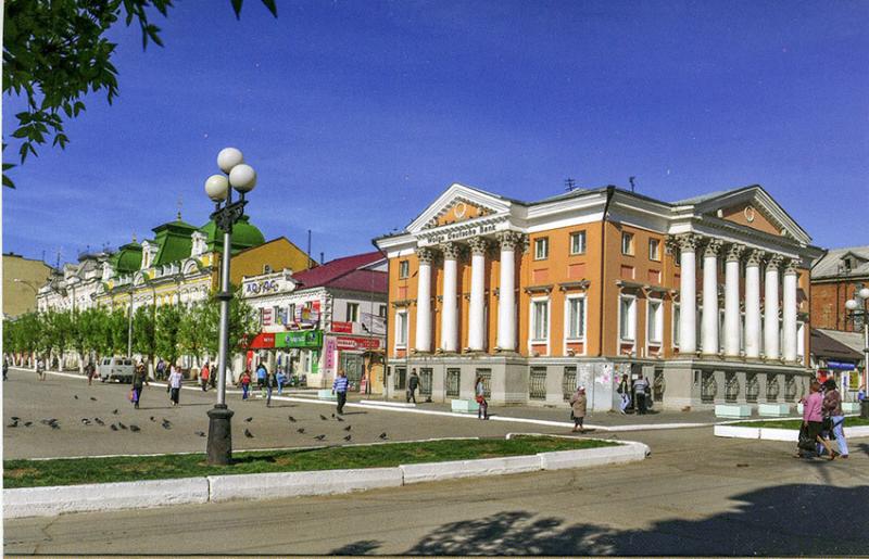 Угол Октябрьской, и Революционной улиц, (северо-западная...